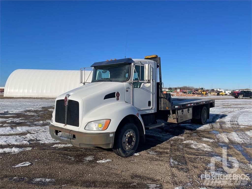 Kenworth T300 Lastbil med lad/Flatbed