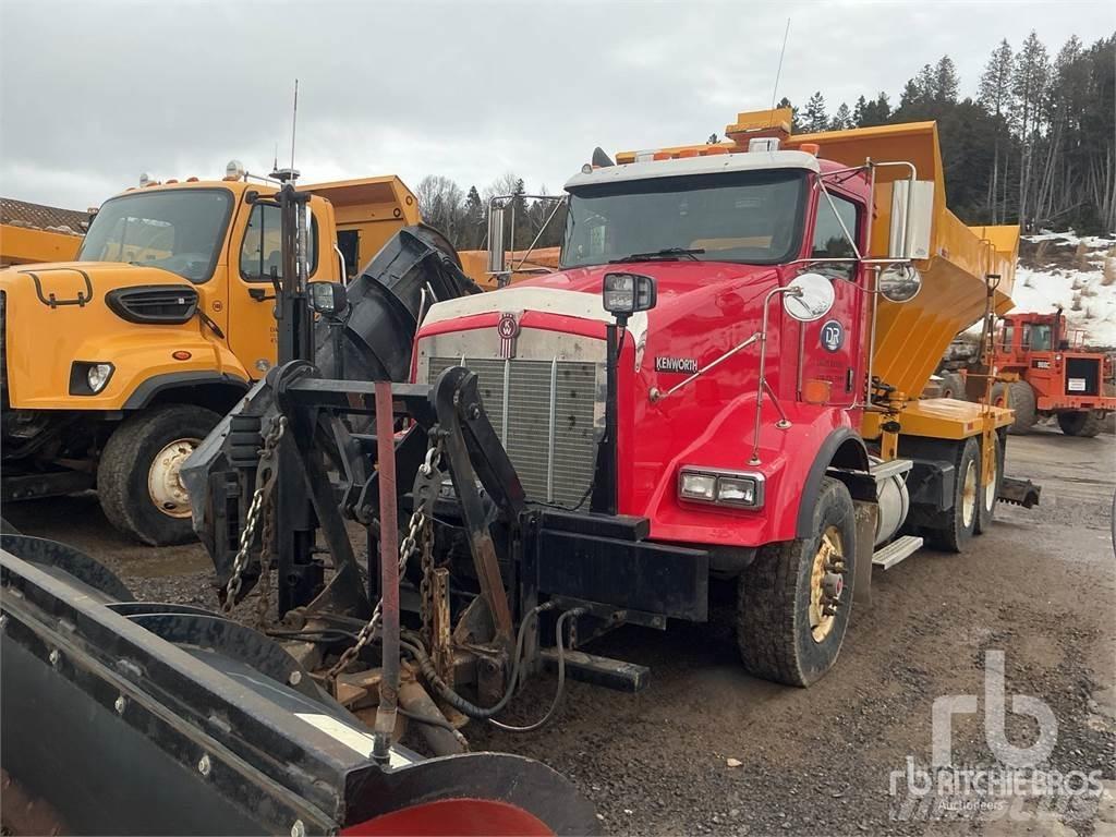 Kenworth T800 Sneskovle og -plove