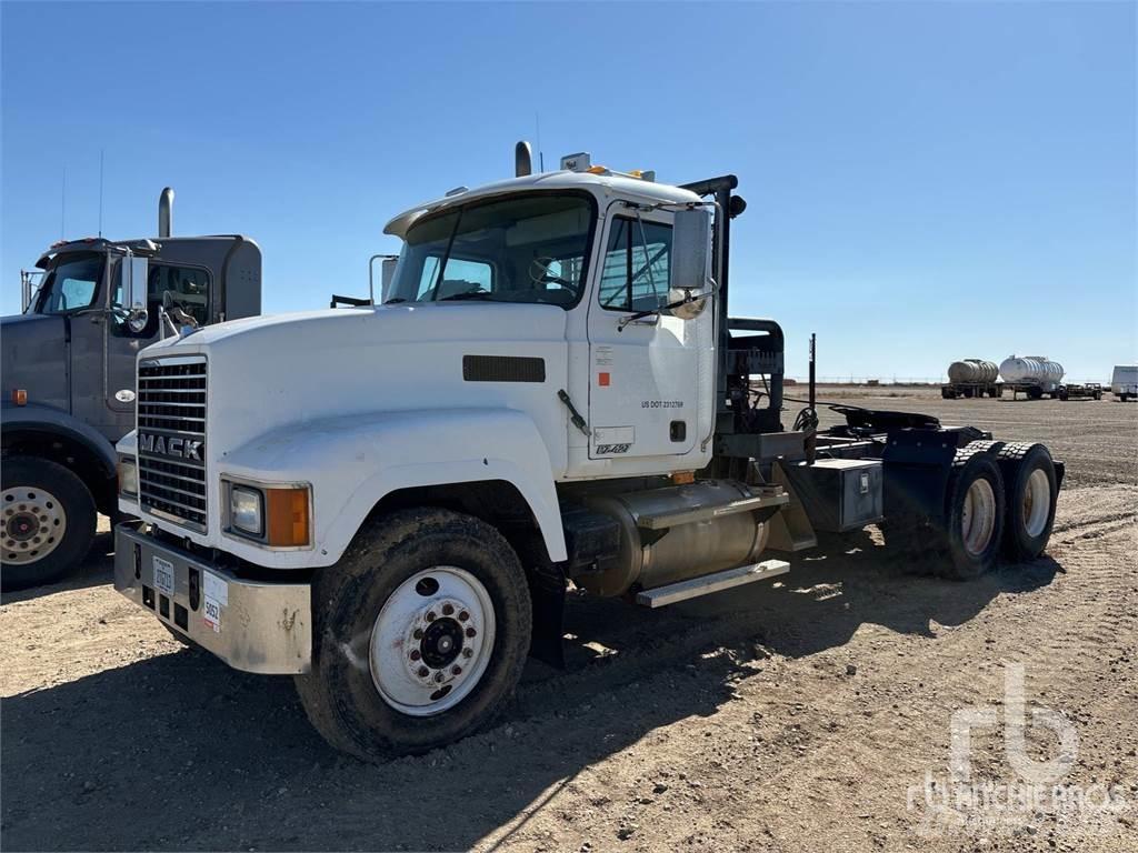Mack CH613 Flatbed lastbiler med spil