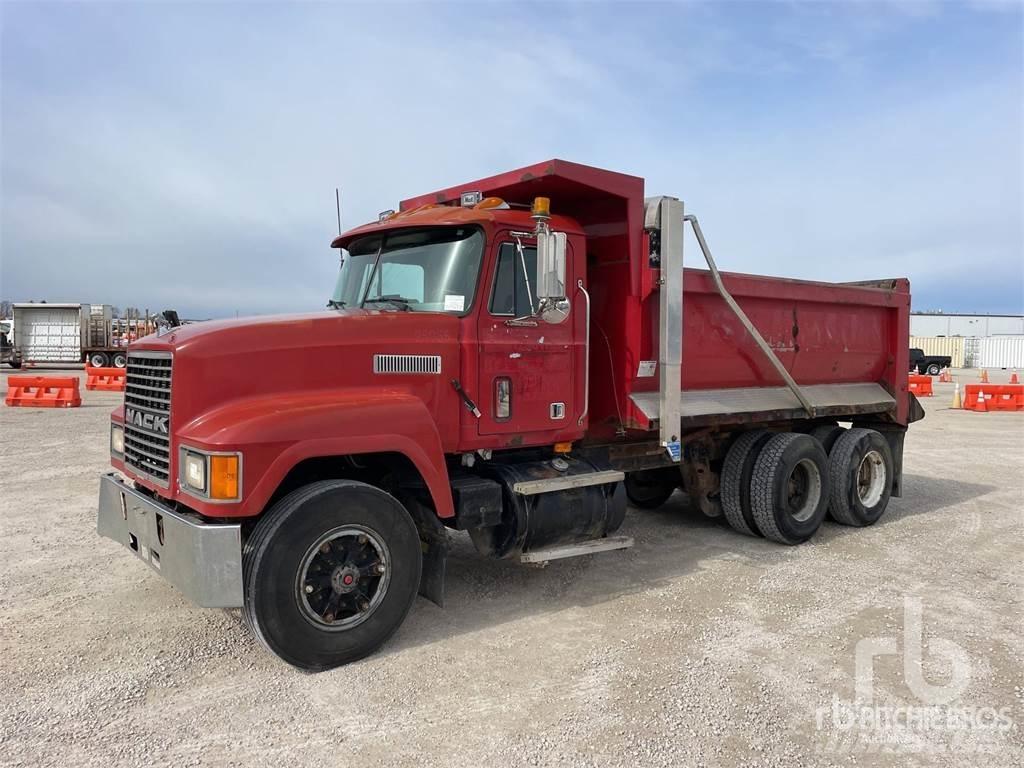 Mack CH613 Lastbiler med tip