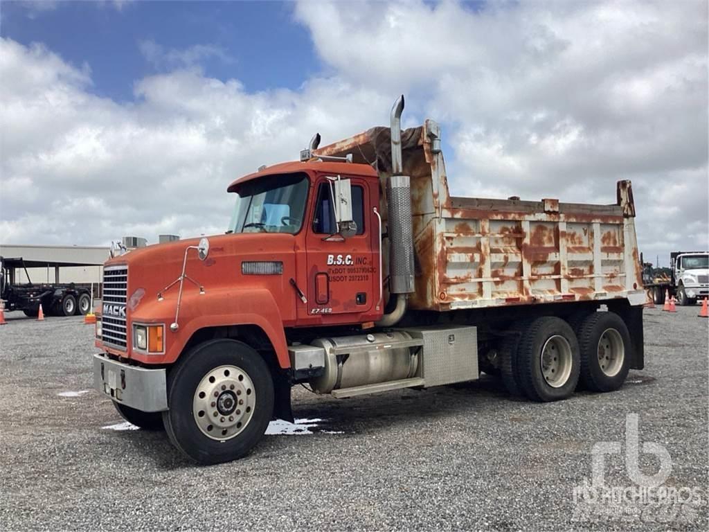Mack CH613 Lastbiler med tip