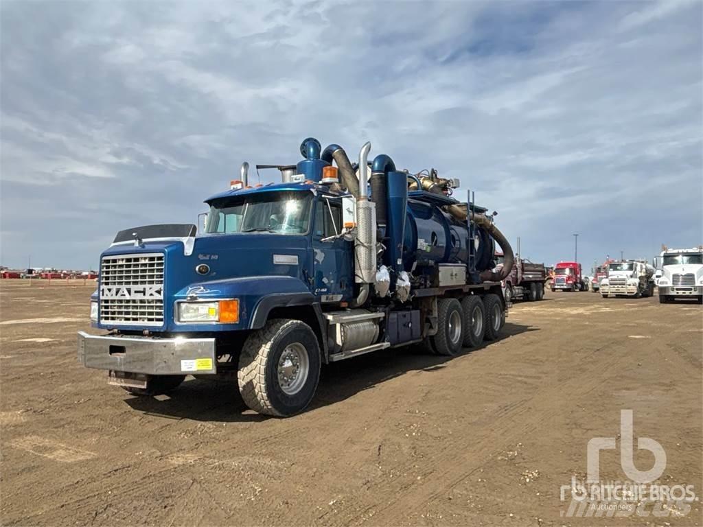 Mack CL713 Slamsuger