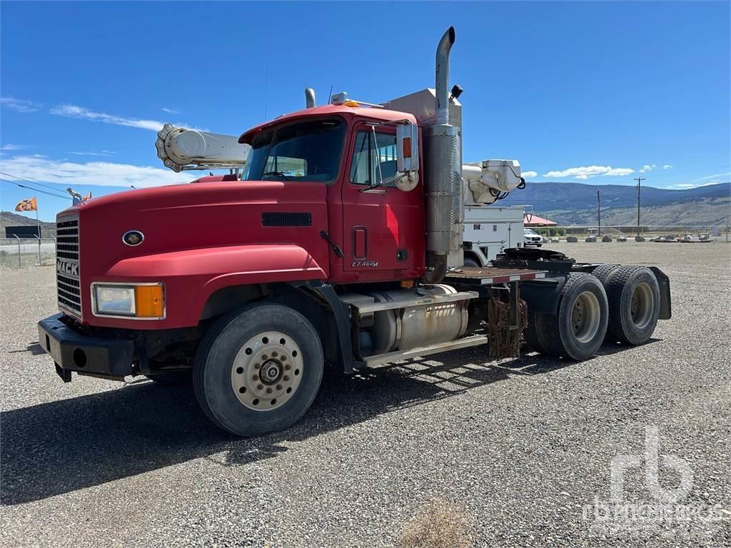 Mack CL713 Trækkere