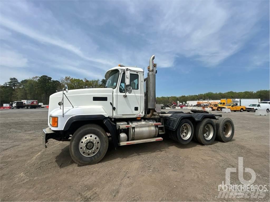 Mack CL733 Trækkere