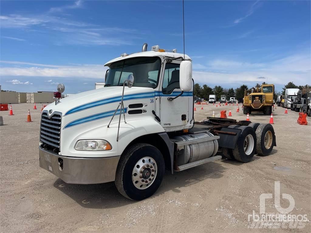 Mack CXN613 Trækkere