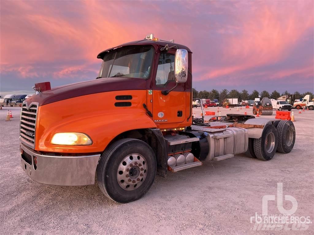 Mack CXU613 Trækkere