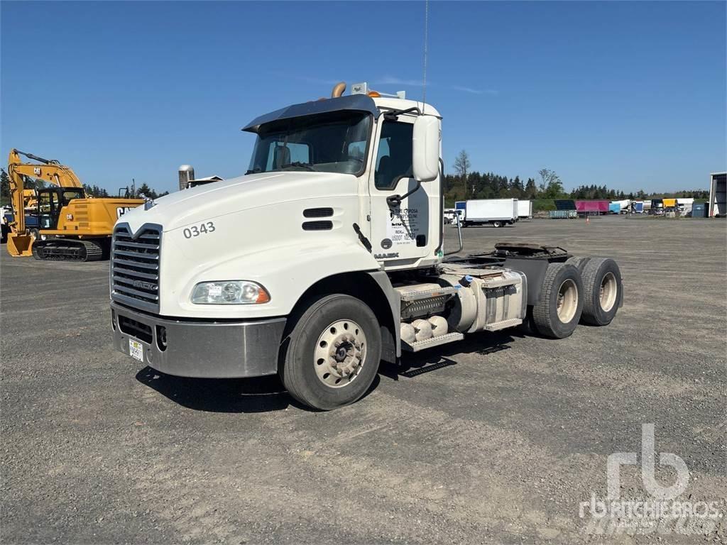 Mack CXU613 Trækkere