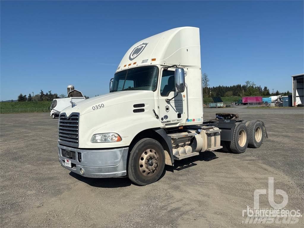 Mack CXU613 Trækkere