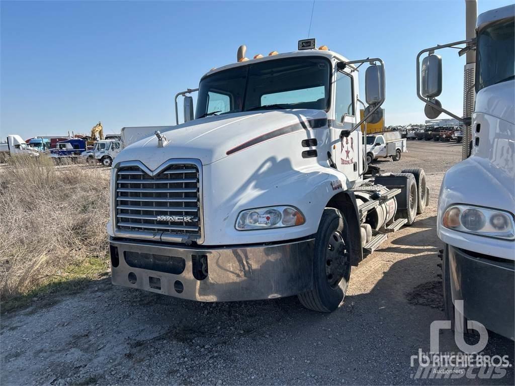 Mack CXU613 Trækkere