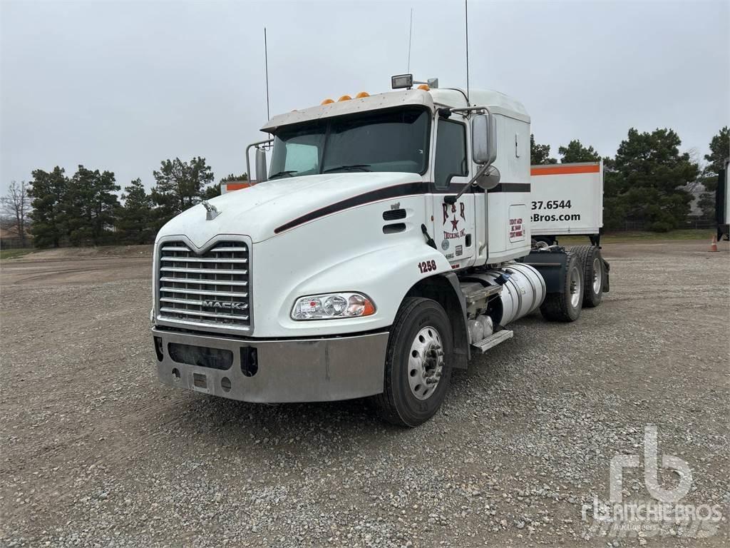 Mack CXU613 Trækkere