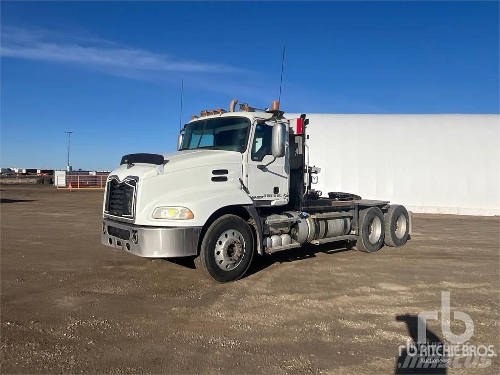 Mack CXU613 Trækkere