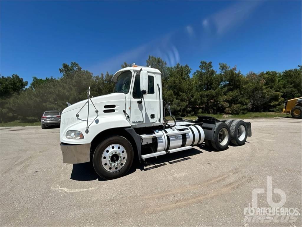 Mack CXU613 Trækkere