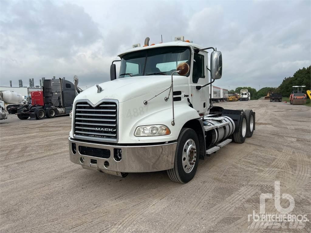 Mack CXU613 Trækkere