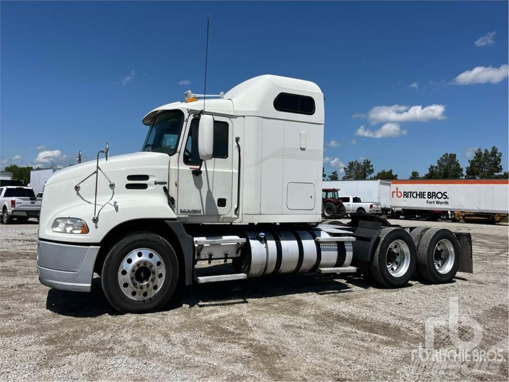 Mack CXU613 Trækkere