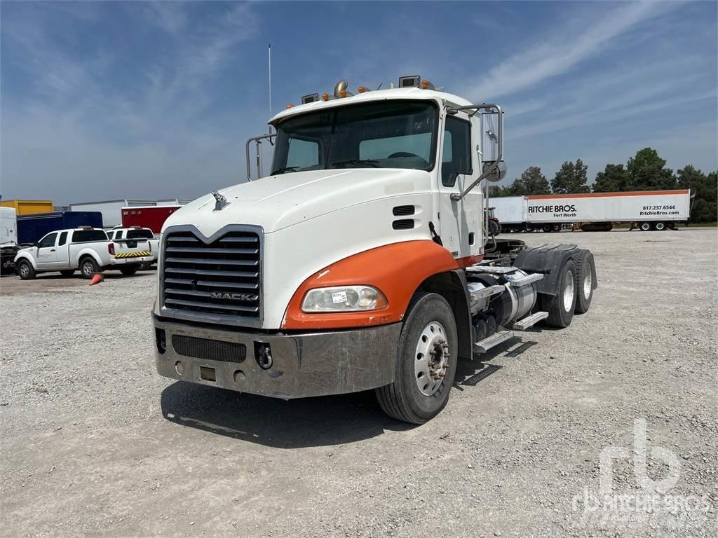 Mack CXU613 Trækkere