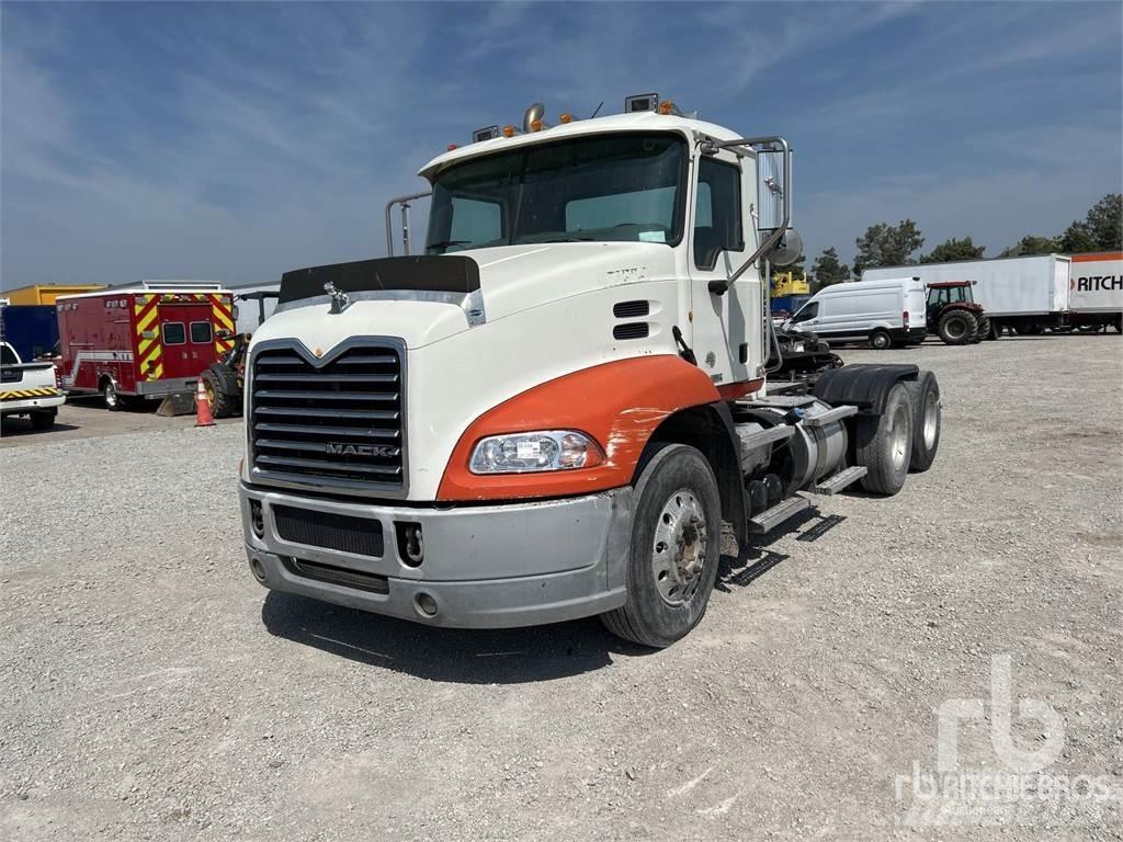 Mack CXU613 Trækkere