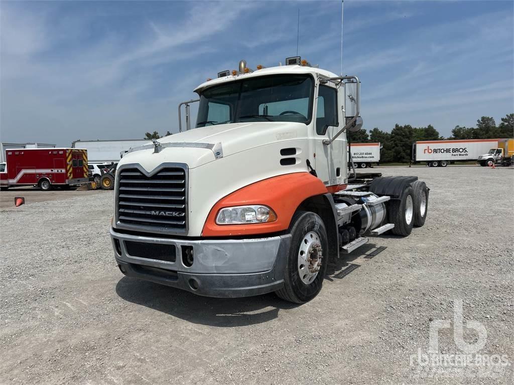 Mack CXU613 Trækkere