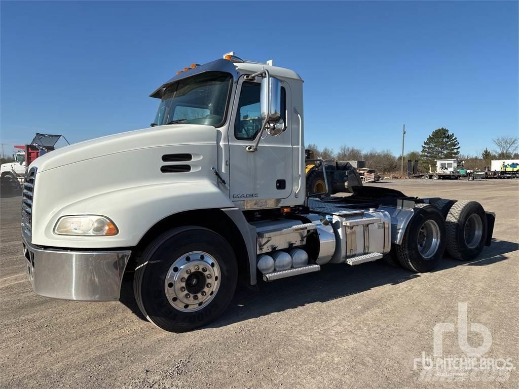 Mack CXU613 Trækkere