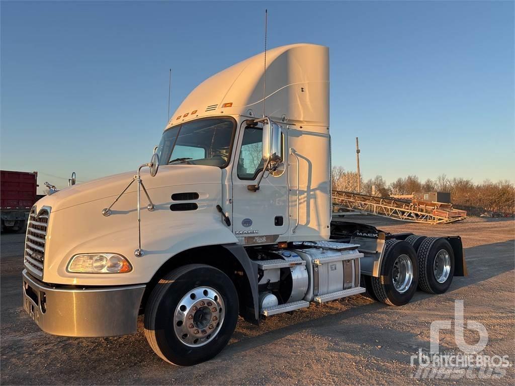 Mack CXU613 Trækkere