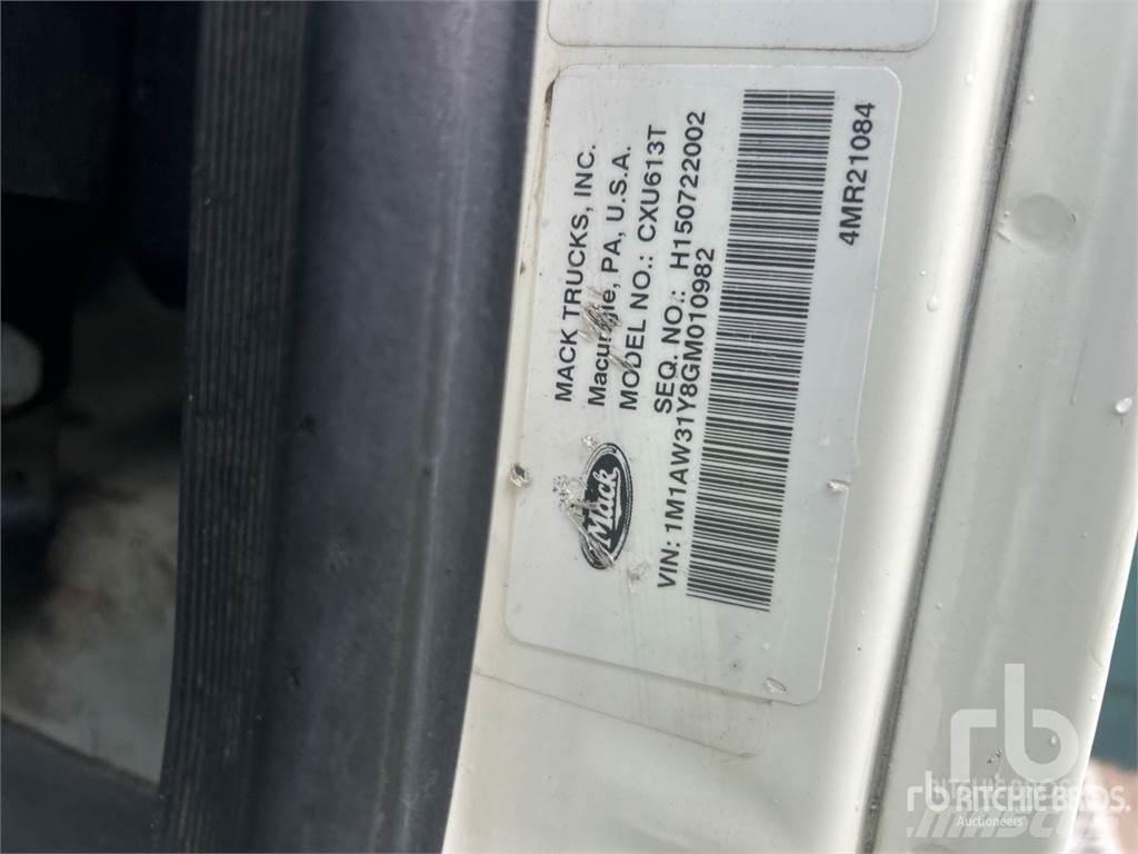 Mack CXU613 Lastbiler med tip