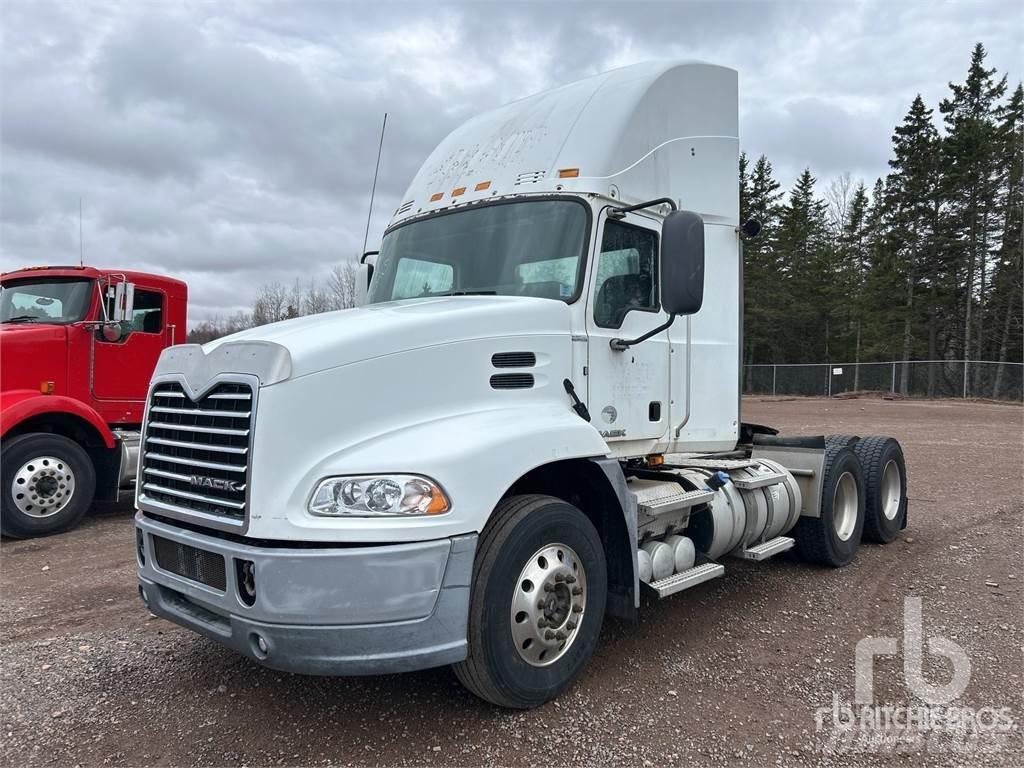 Mack CXU613 Trækkere
