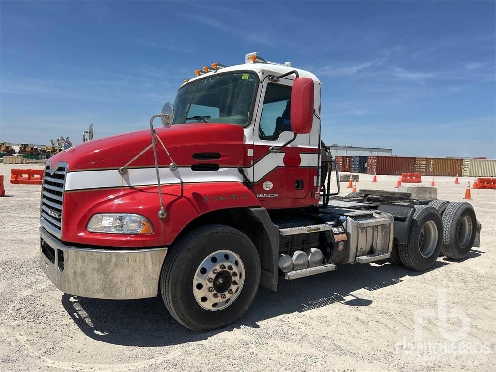 Mack CXU613 Trækkere