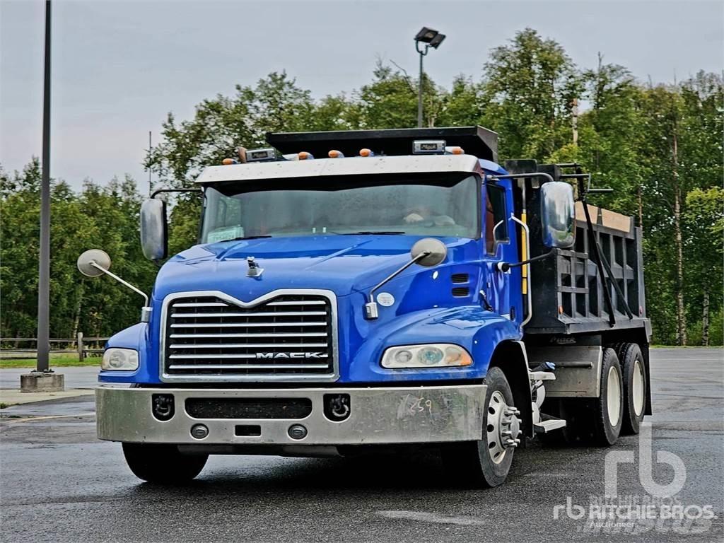 Mack CXU613T Lastbiler med tip