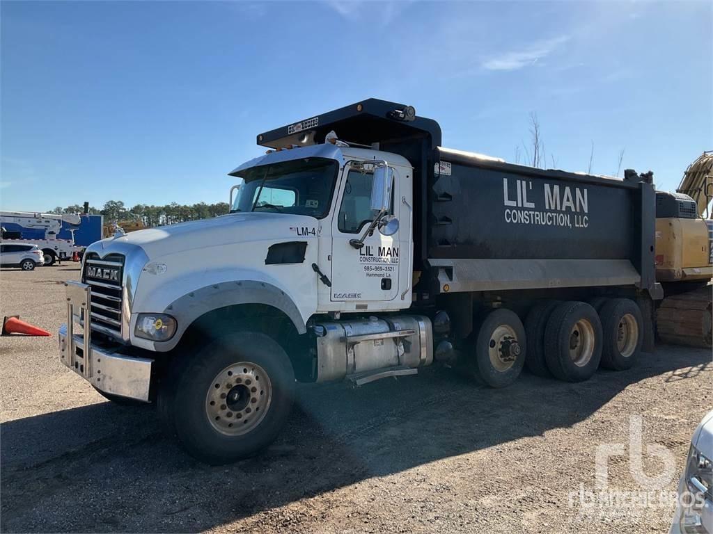 Mack GU713 Lastbiler med tip
