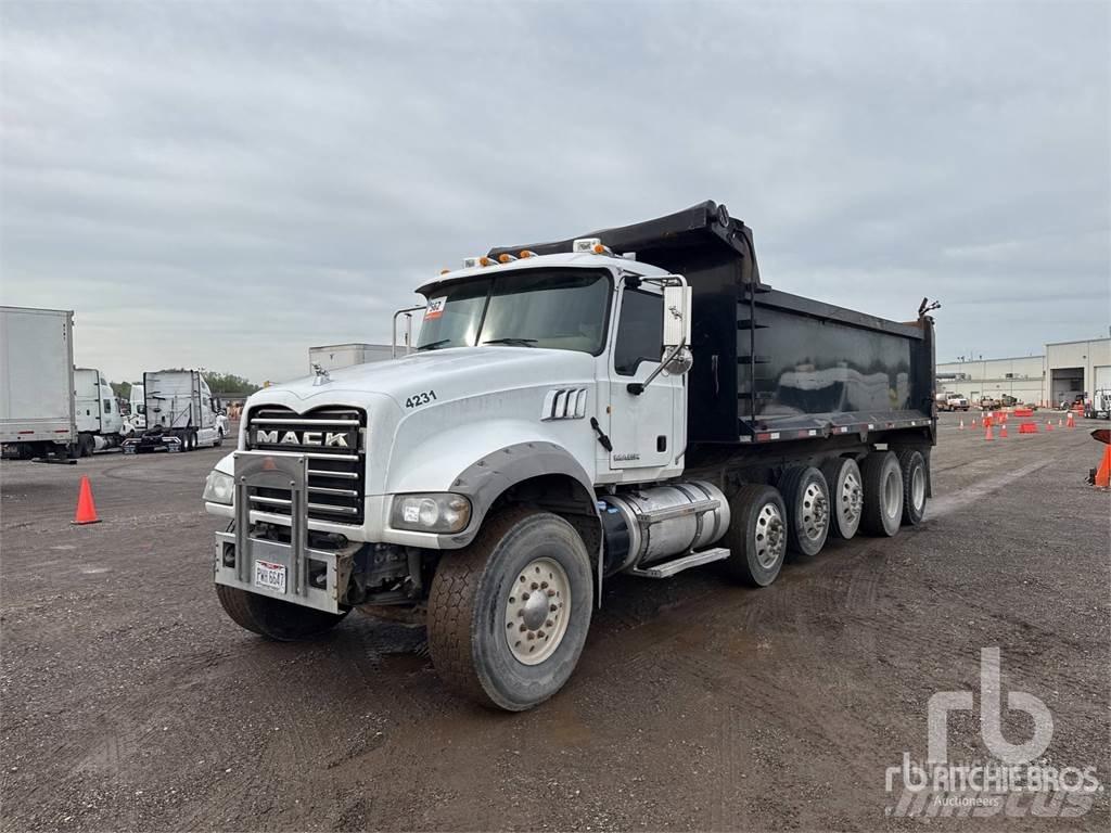 Mack GU713 Lastbiler med tip
