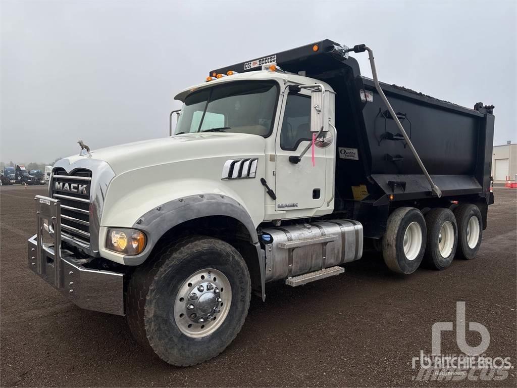 Mack GU713 Lastbiler med tip