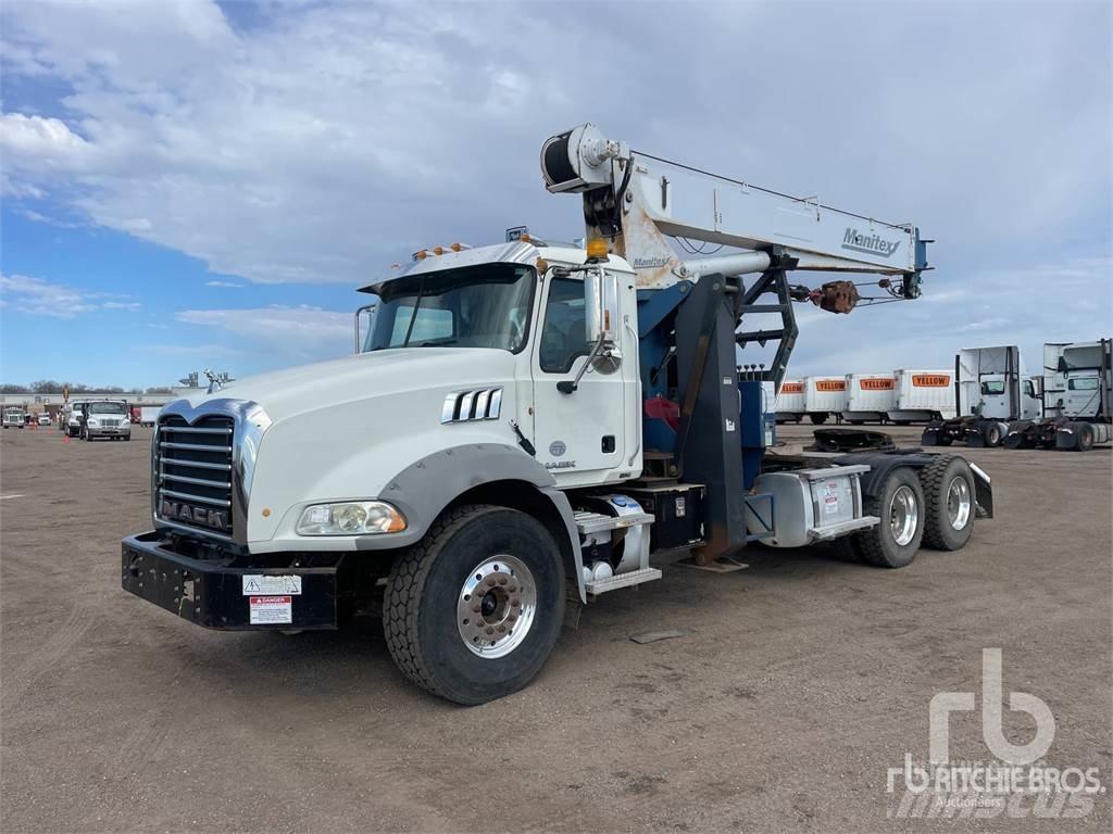 Mack GU813 Lastbil med kran