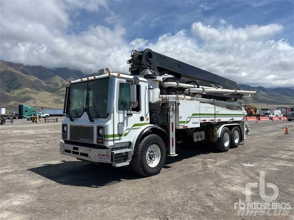 Mack MR688S Betonbiler