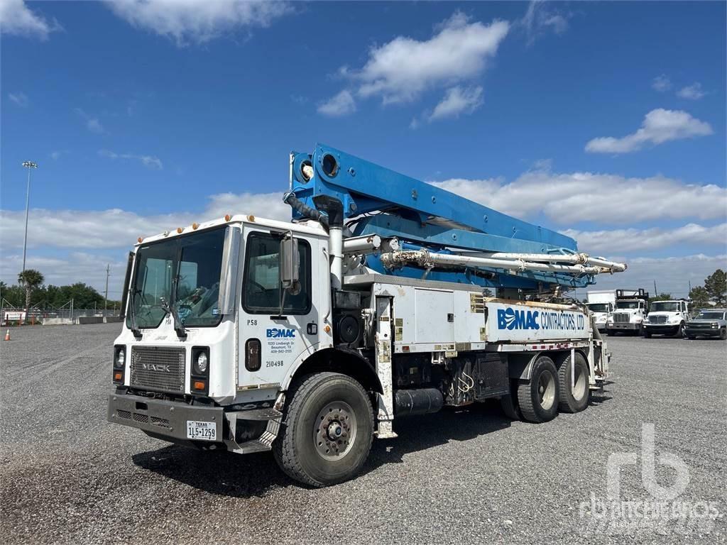 Mack MR688S Betonbiler