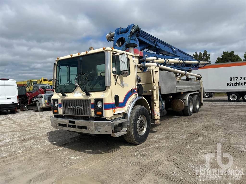 Mack MR688S Betonbiler