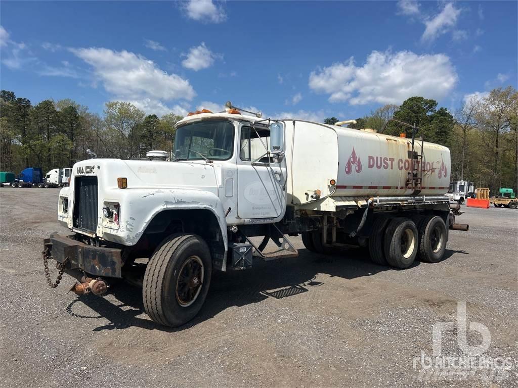 Mack RD685S Tankvogne - vand