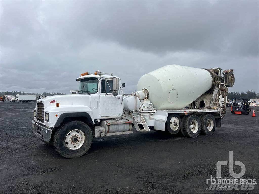 Mack RD690S Betonbiler