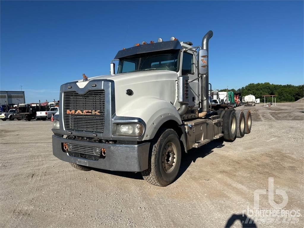 Mack TD713 Trækkere