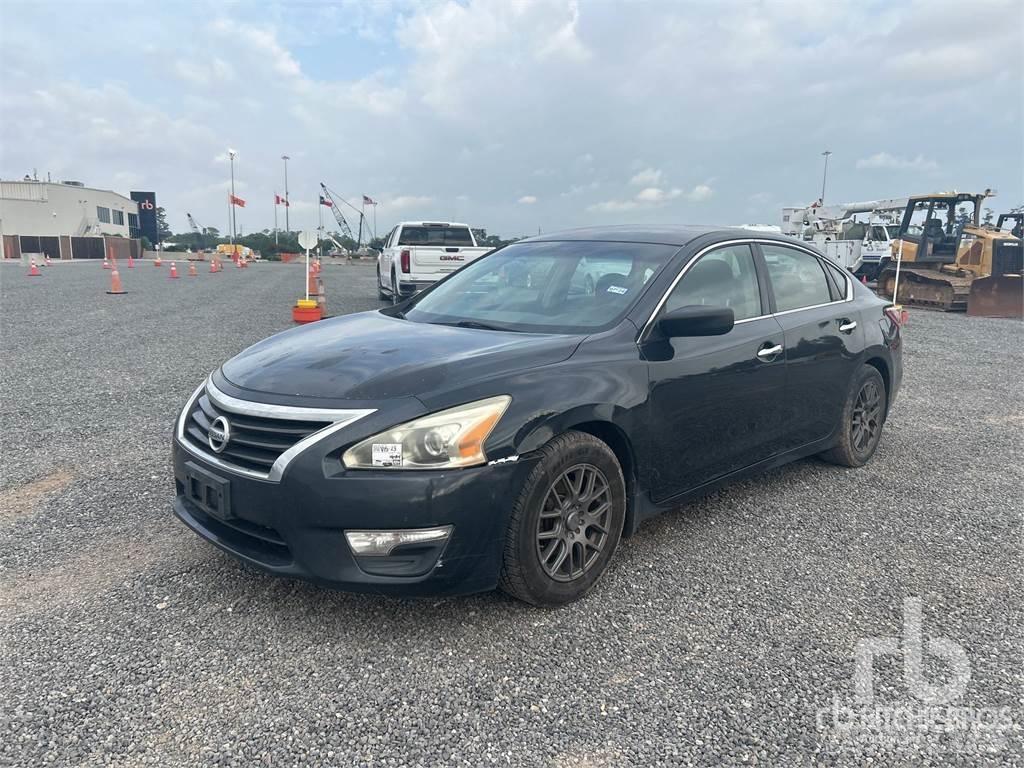 Nissan ALTIMA Biler