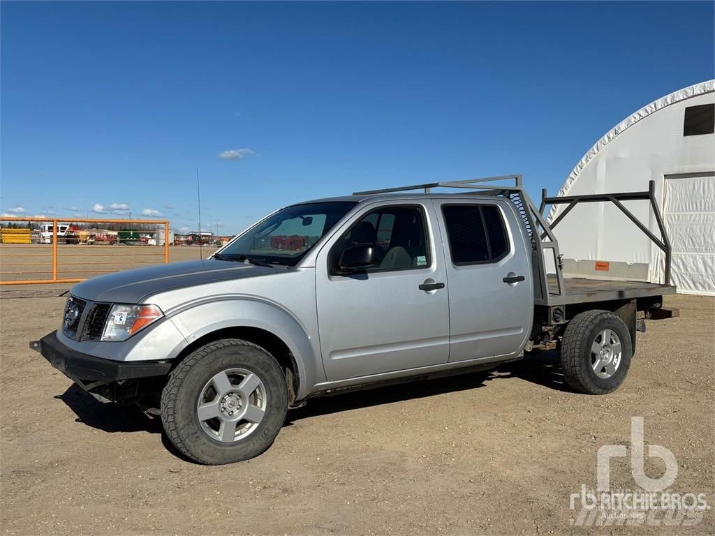 Nissan FRONTIER Lastbil med lad/Flatbed