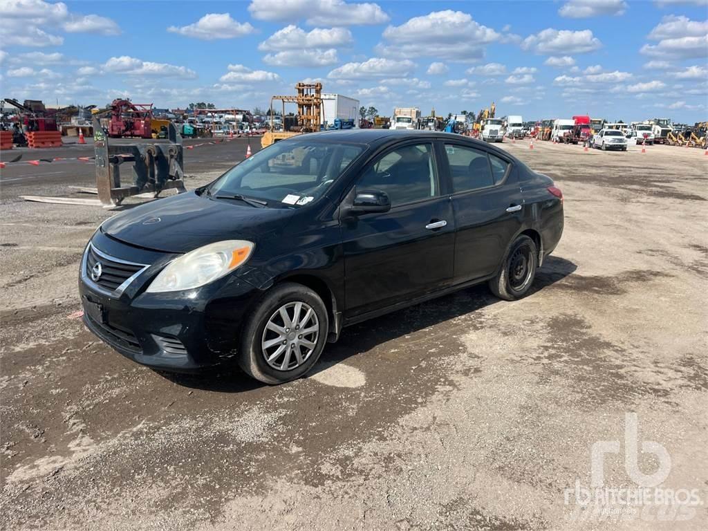 Nissan VERSA Biler