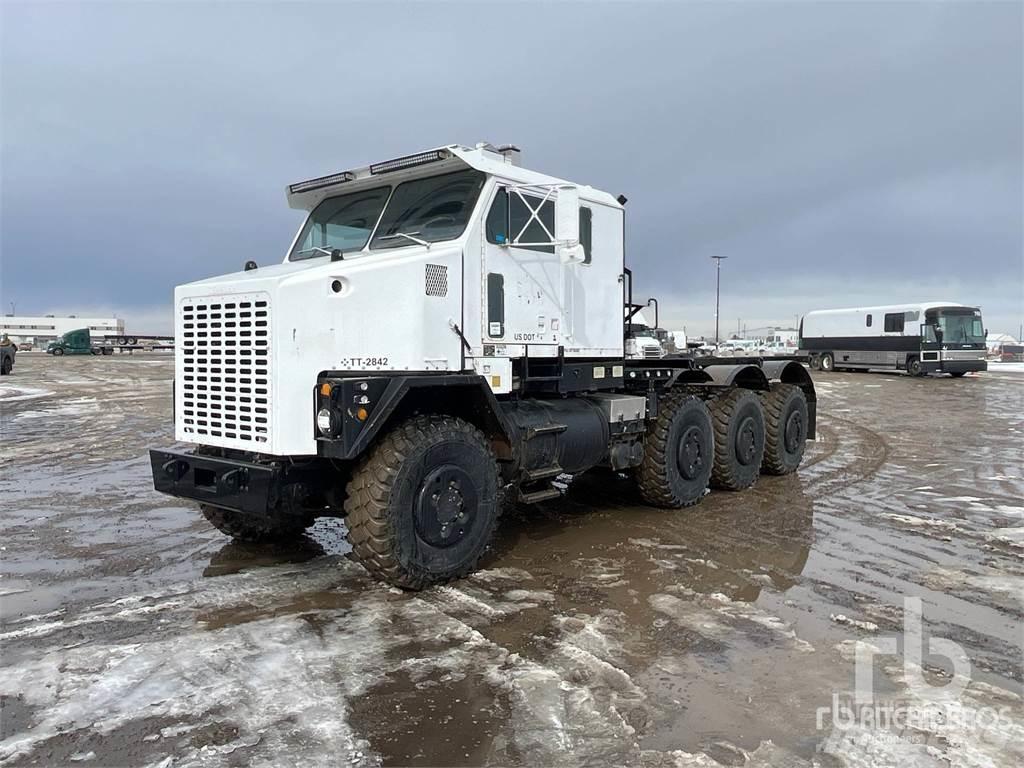 Oshkosh M1070 Flatbed lastbiler med spil