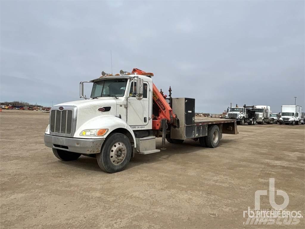 Peterbilt 335 Lastbil med kran