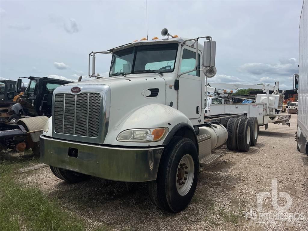 Peterbilt 335 Chassis