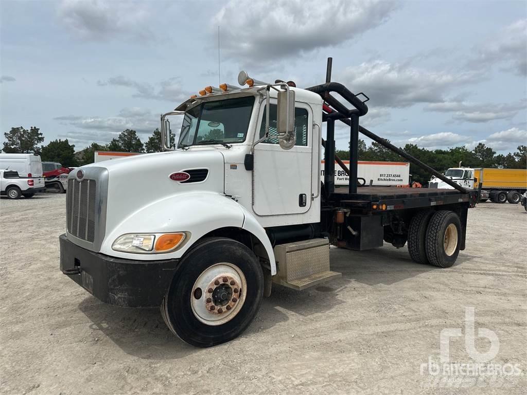 Peterbilt 335 Flatbed lastbiler med spil