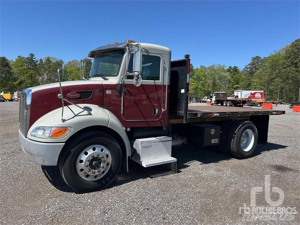 Peterbilt 337 Lastbil med lad/Flatbed