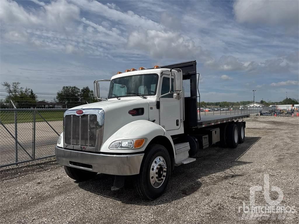 Peterbilt 348 Lastbil med lad/Flatbed