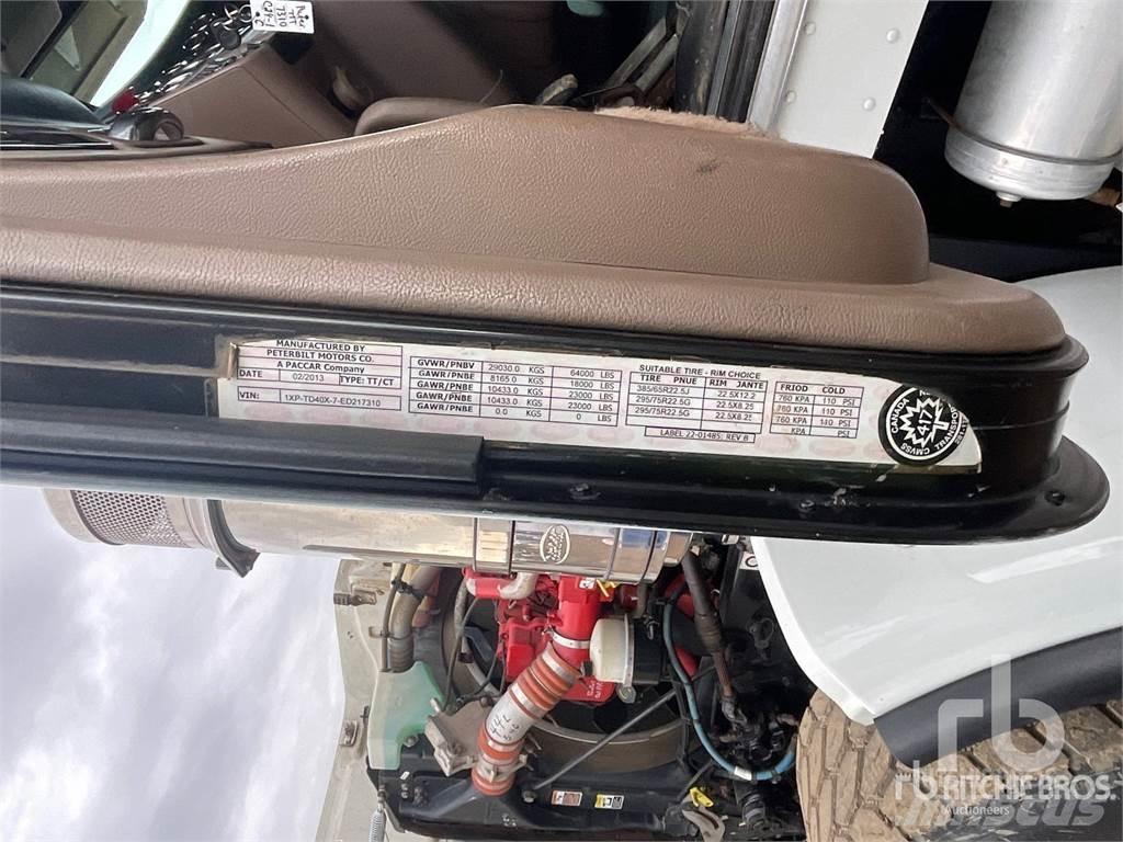 Peterbilt 367 Flatbed lastbiler med spil