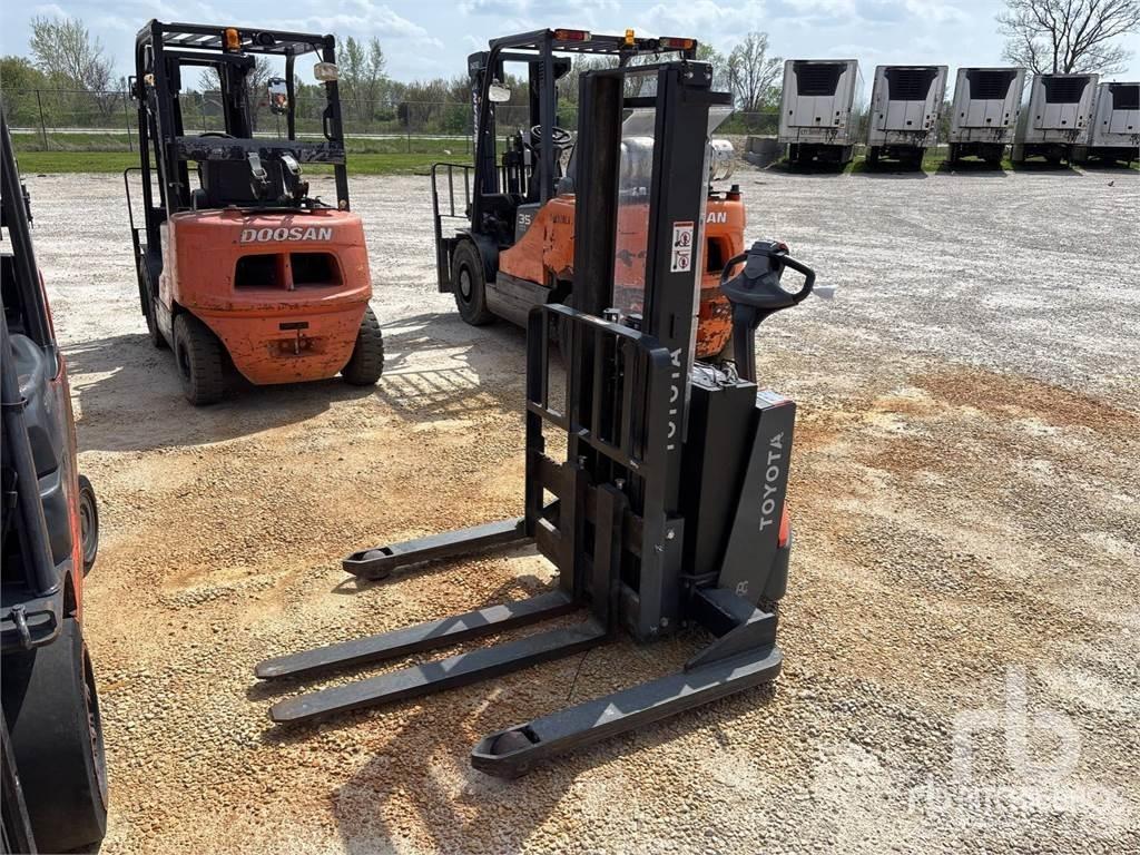 Toyota 8BWS13 Pallestativer