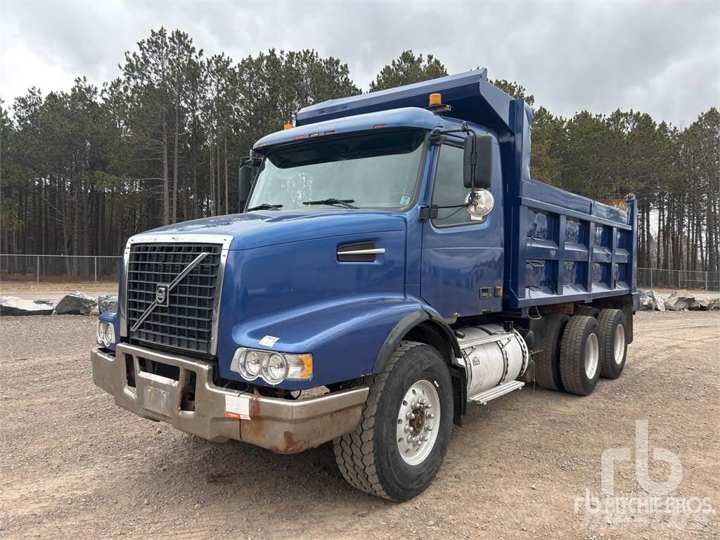 Volvo VND Lastbiler med tip