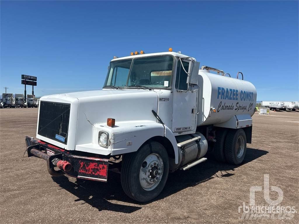 White GMC WG42T Tankvogne - vand